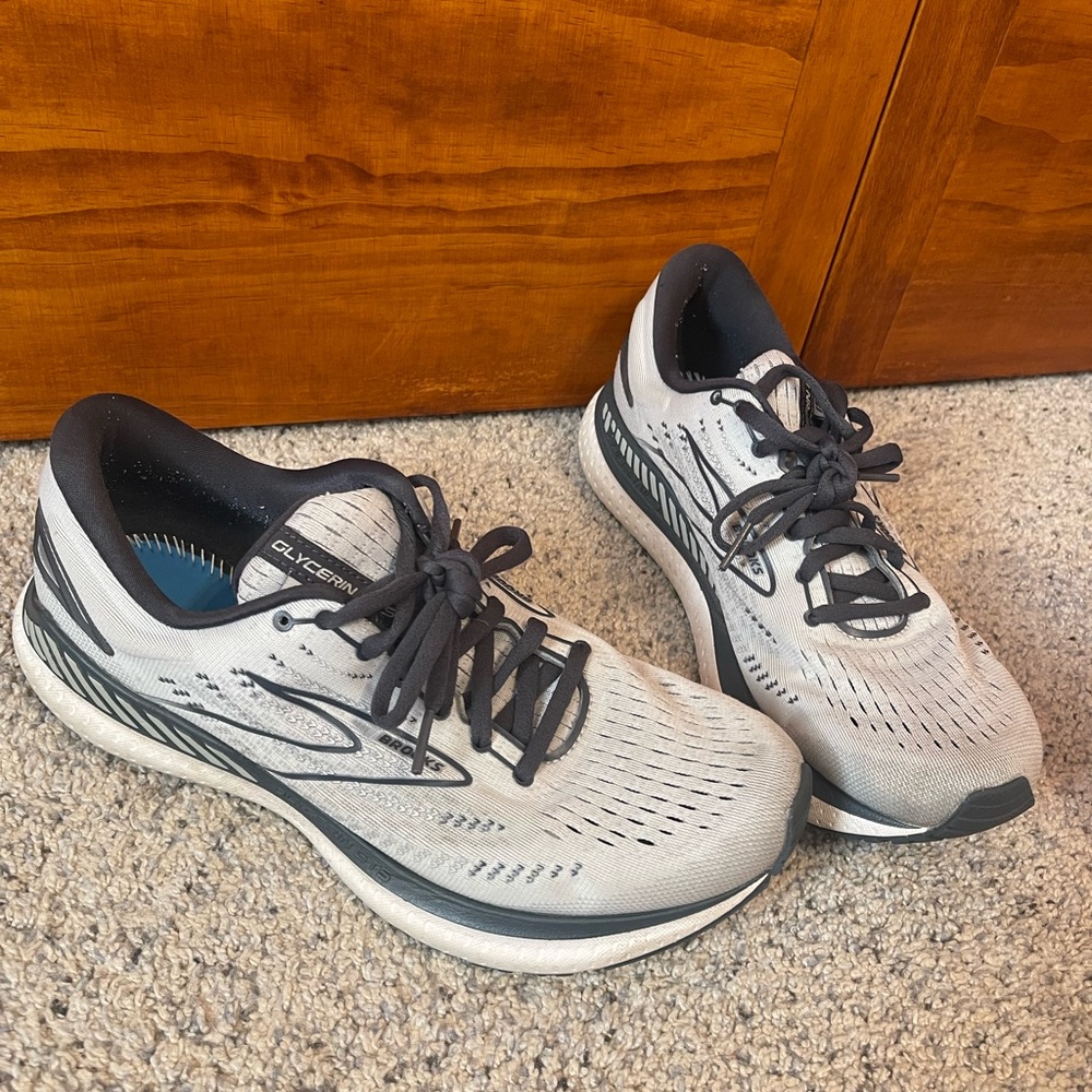 Brooks running shoes - size 9.5